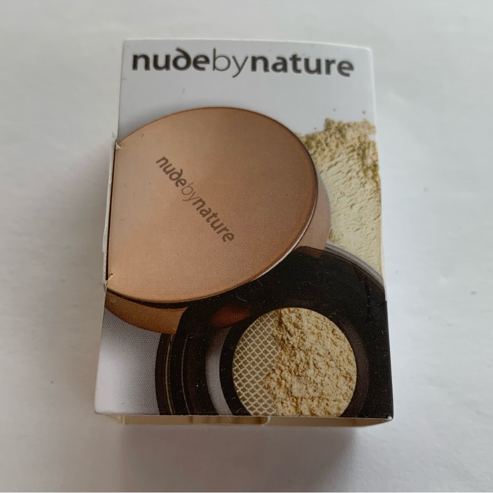 Nude By Nature travel size translucent Loose Finishing Powder 04 Banana 1.5g